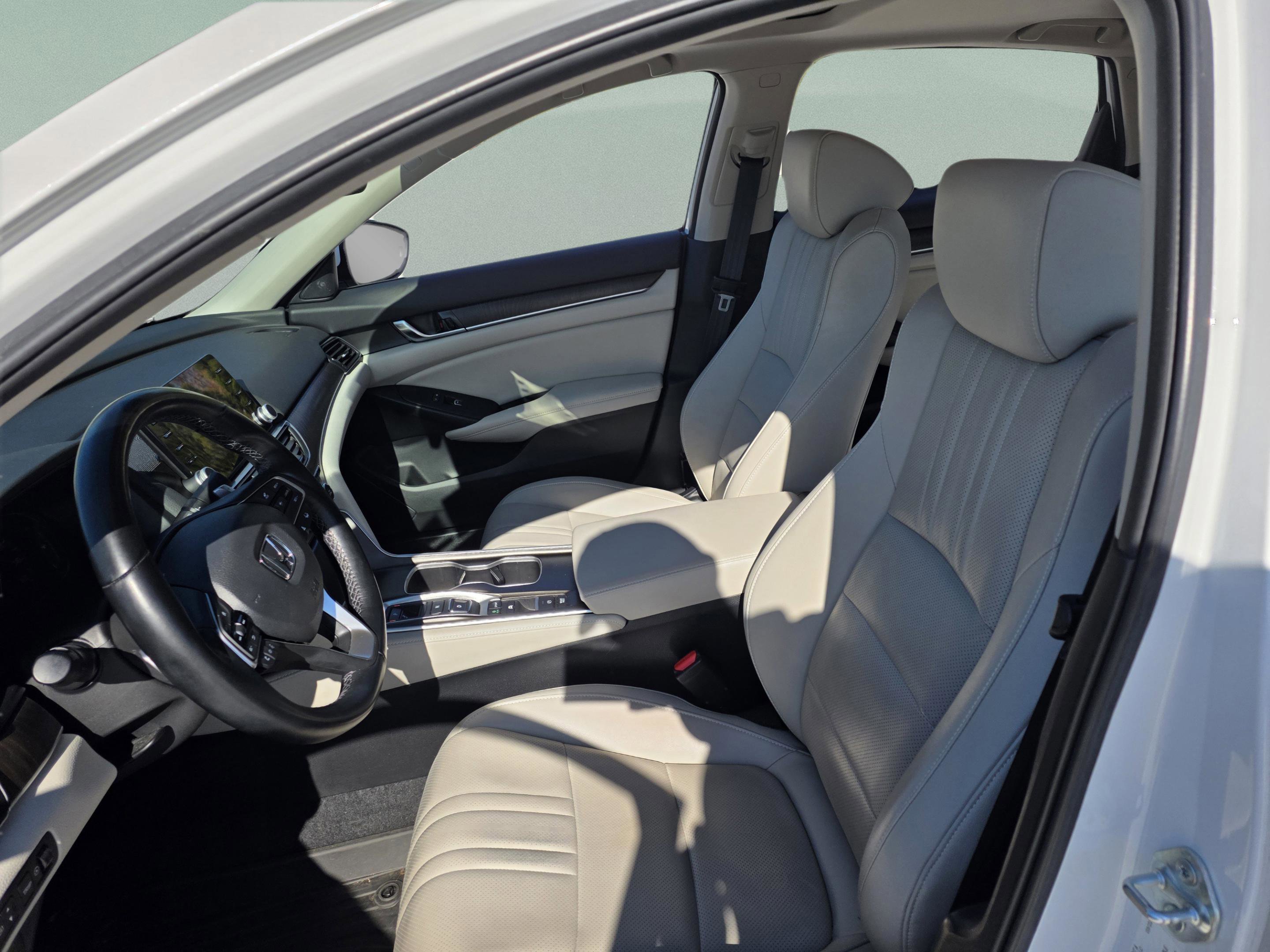 Used 2022 Honda Accord Touring image 8