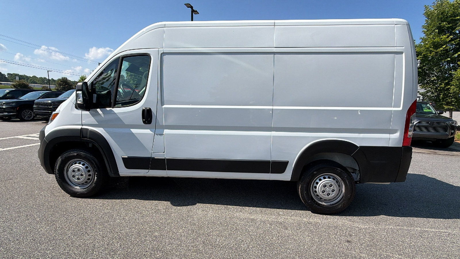 Used 2025 RAM ProMaster 2500 w/ Safety Group FWD image 11