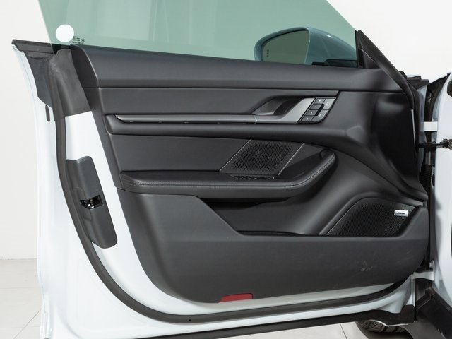 Certified 2025 Porsche Taycan image 15