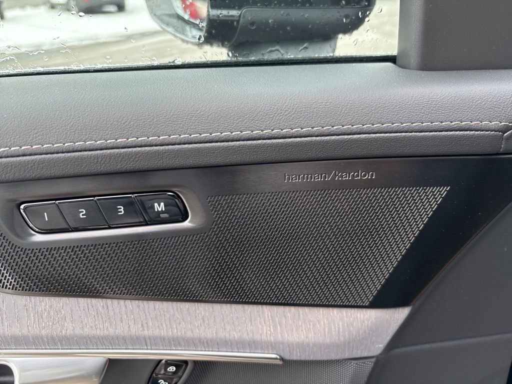 New 2026 Volvo XC90 B6 Ultra w/ Protection Package image 19