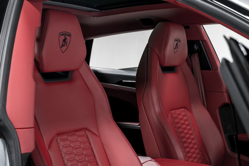 Used 2022 Lamborghini Urus AWD/4WD image 36