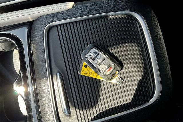 Used 2023 Chrysler Pacifica Limited image 37