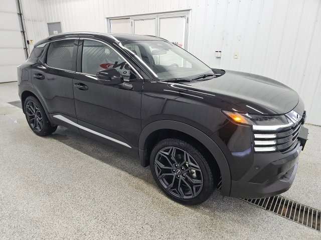 Used 2025 Nissan Kicks SR w/ SR Premium Package image 5