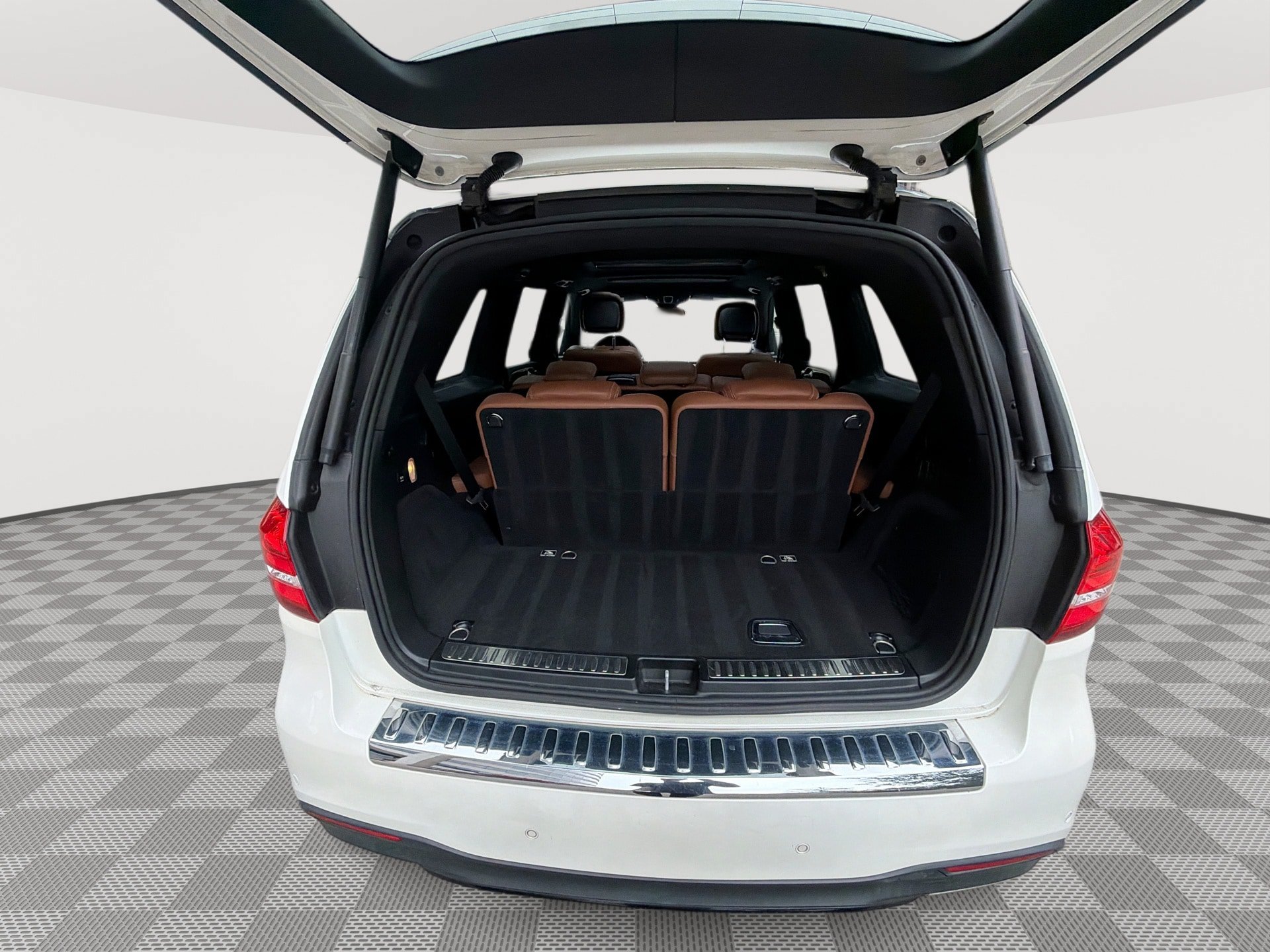 Used 2017 Mercedes-Benz GLS 550 4MATIC w/ Night Package image 22