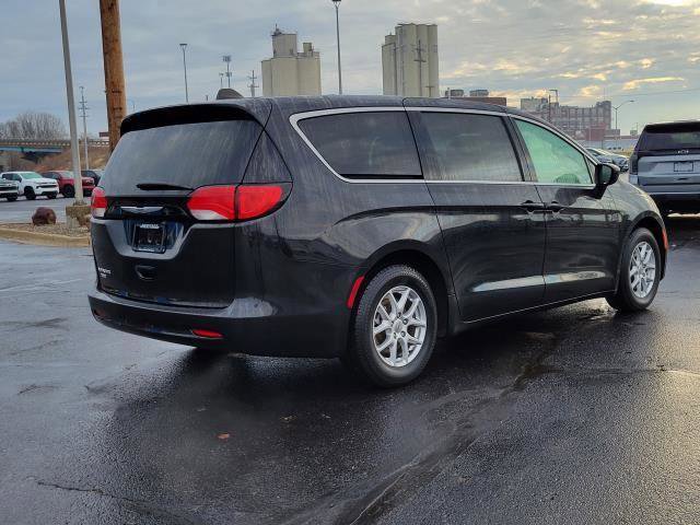 Used 2023 Chrysler Voyager LX image 2