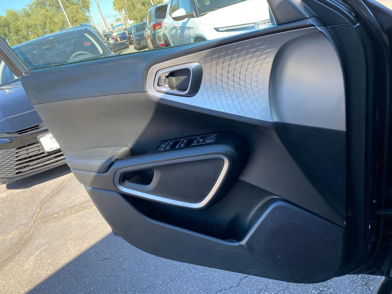 Used 2025 Kia Soul LX w/ LX Technology Package image 18