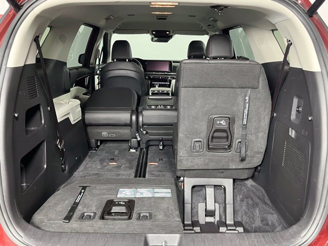 Used 2024 Kia Carnival EX FWD image 29