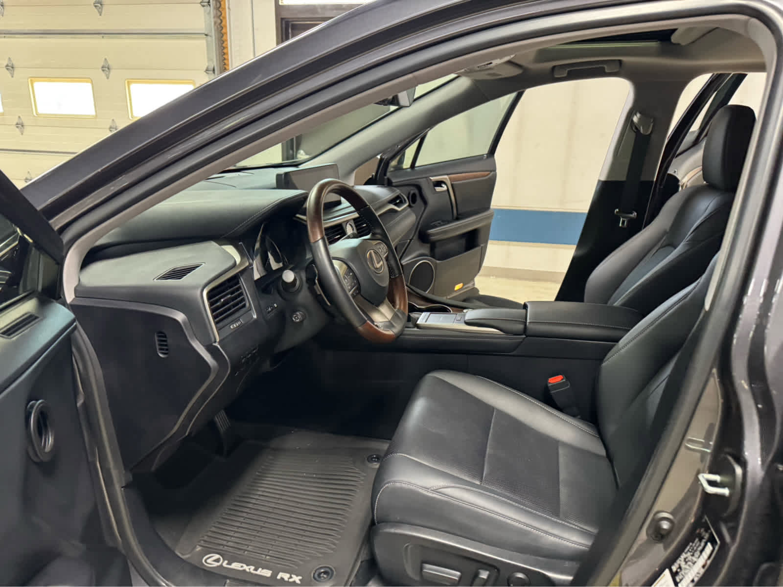 Used 2022 Lexus RX 350L Premium w/ Premium Package image 17