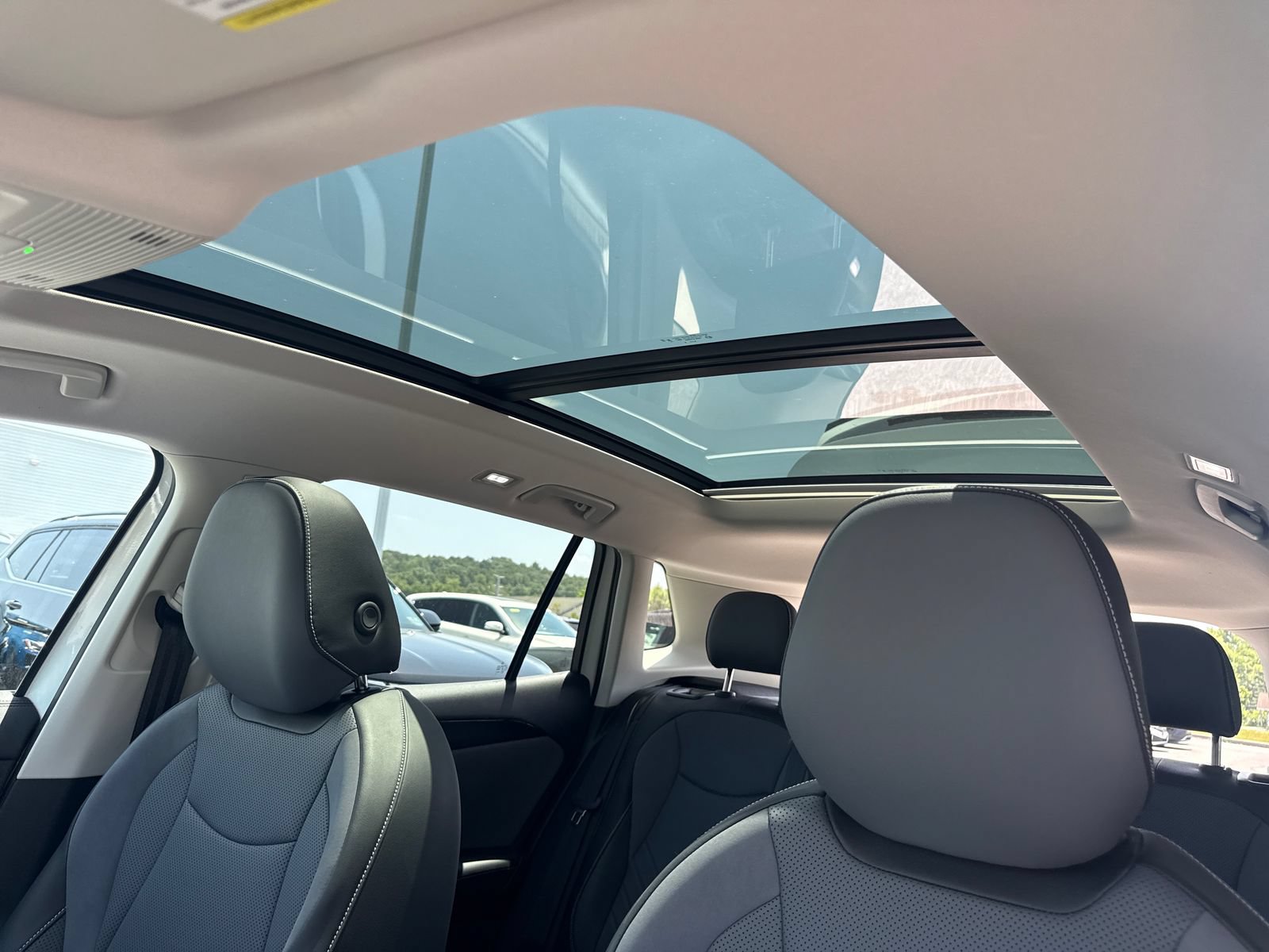 Certified 2025 Volkswagen Tiguan SE w/ Panoramic Sunroof Package AWD/4WD image 22