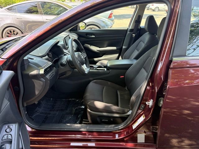 Used 2024 Nissan Altima 2.5 SV FWD image 12