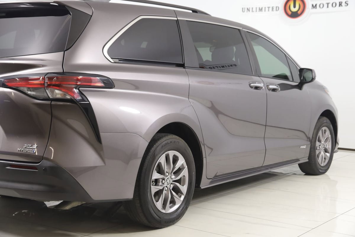 Used 2021 Toyota Sienna XLE FWD image 45