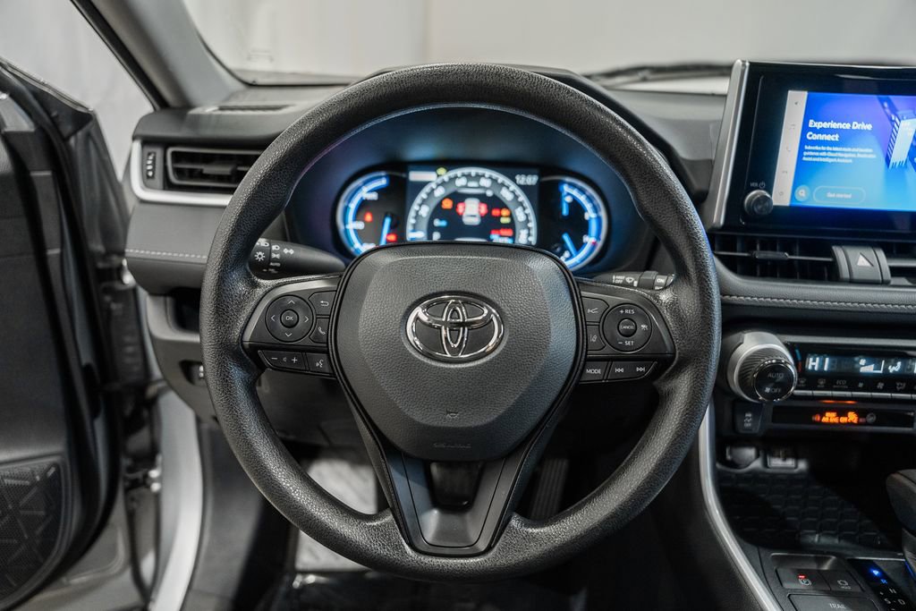 Used 2025 Toyota RAV4 XLE image 30