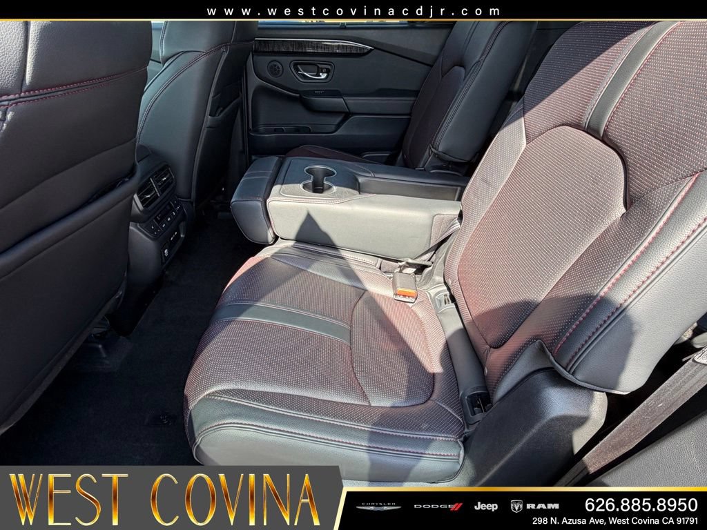 Used 2025 Honda Pilot Black Edition image 30