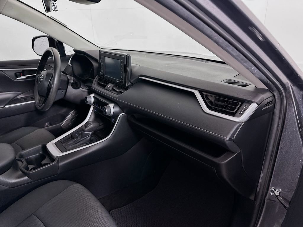 Used 2021 Toyota RAV4 XLE w/ Convenience Package image 28