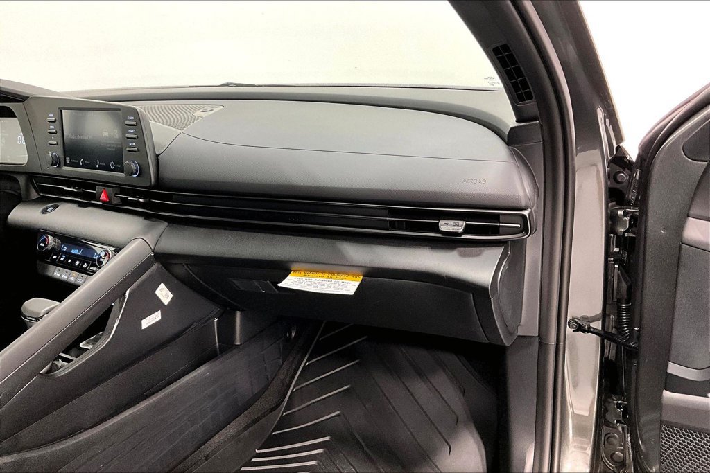 New 2026 Hyundai Elantra SEL Sport FWD image 9