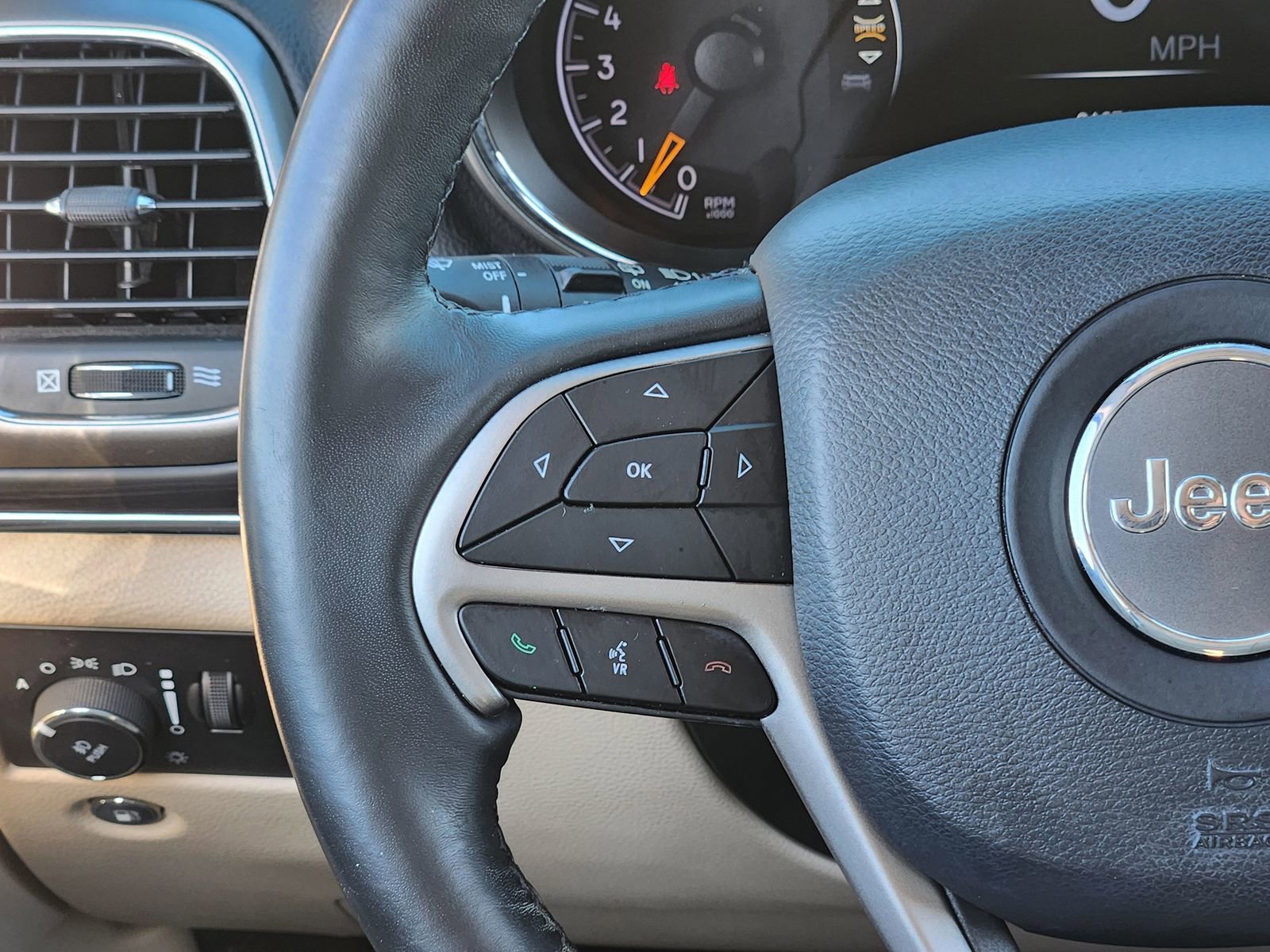 Used 2020 Jeep Grand Cherokee Limited image 34