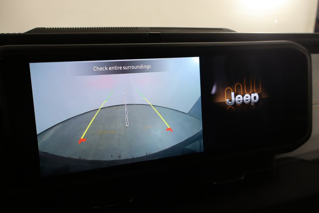 Used 2025 Jeep Wrangler Unlimited Sahara AWD/4WD image 40