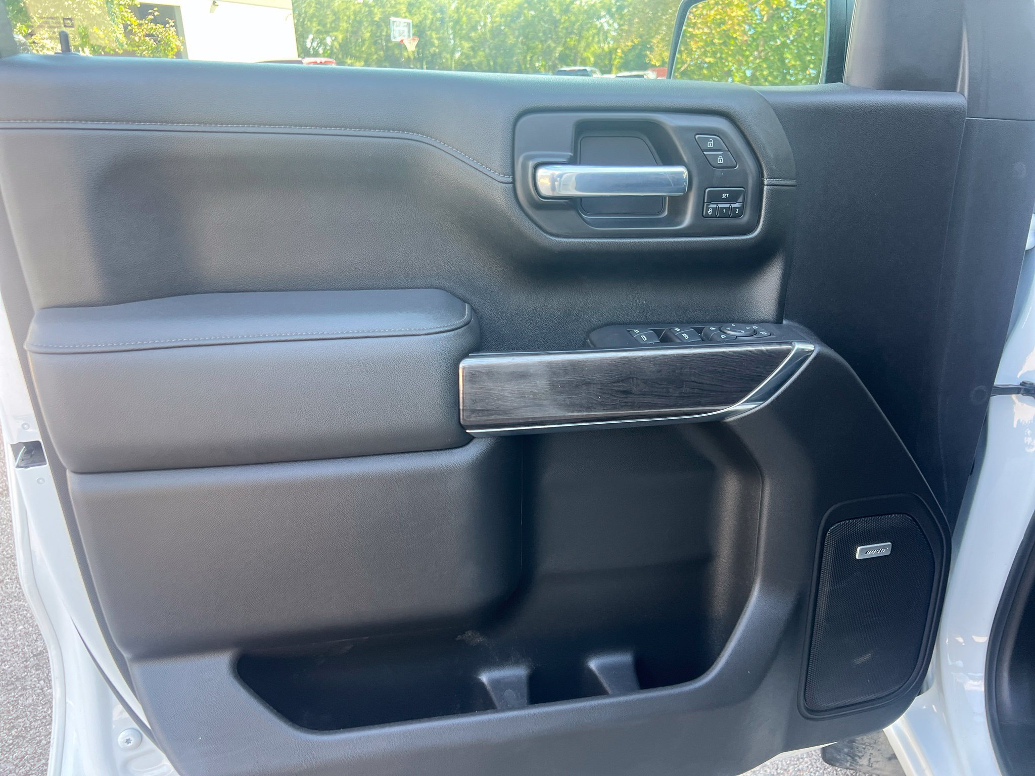 Used 2021 Chevrolet Silverado 1500 LTZ AWD/4WD image 10