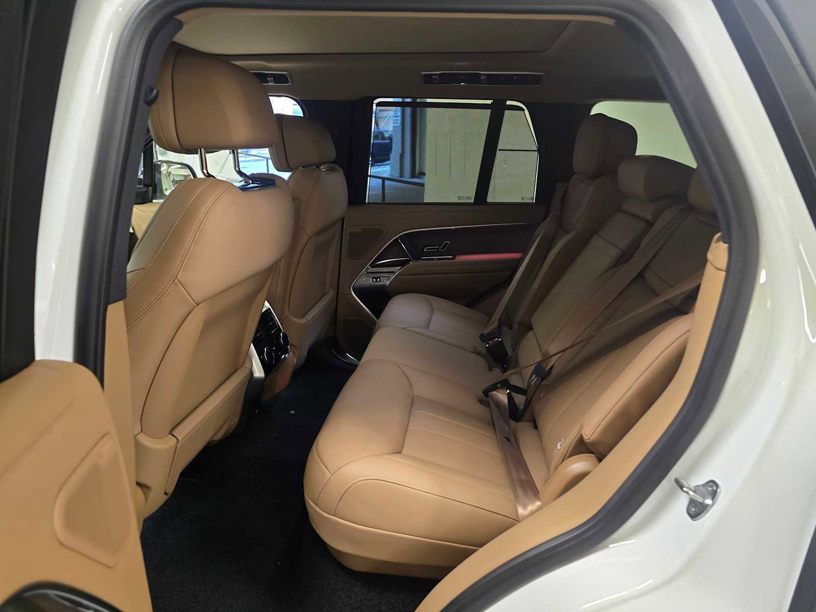 New 2026 Land Rover Range Rover SE image 18