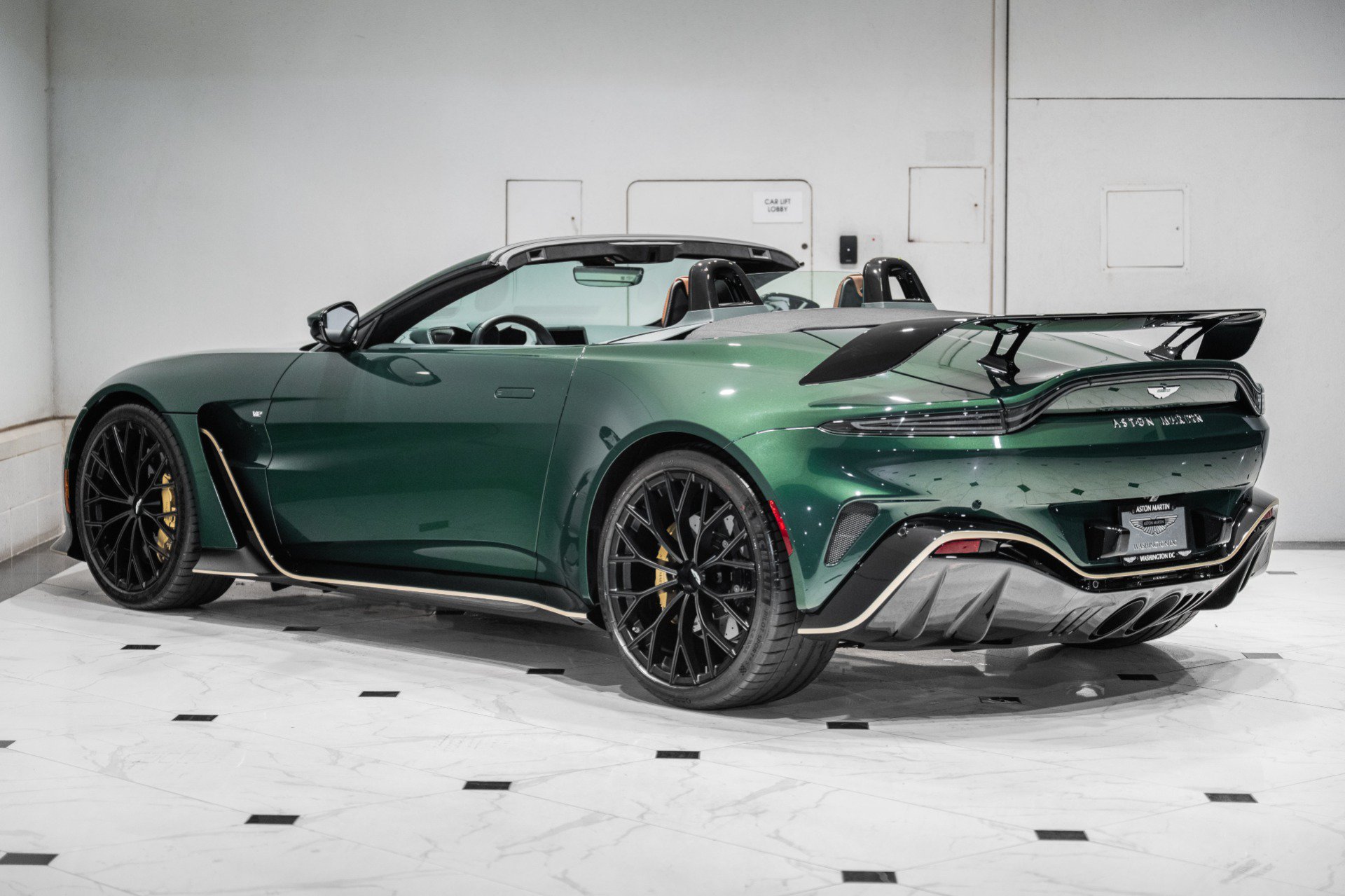 Used 2023 Aston Martin V12 Vantage Roadster RWD image 2