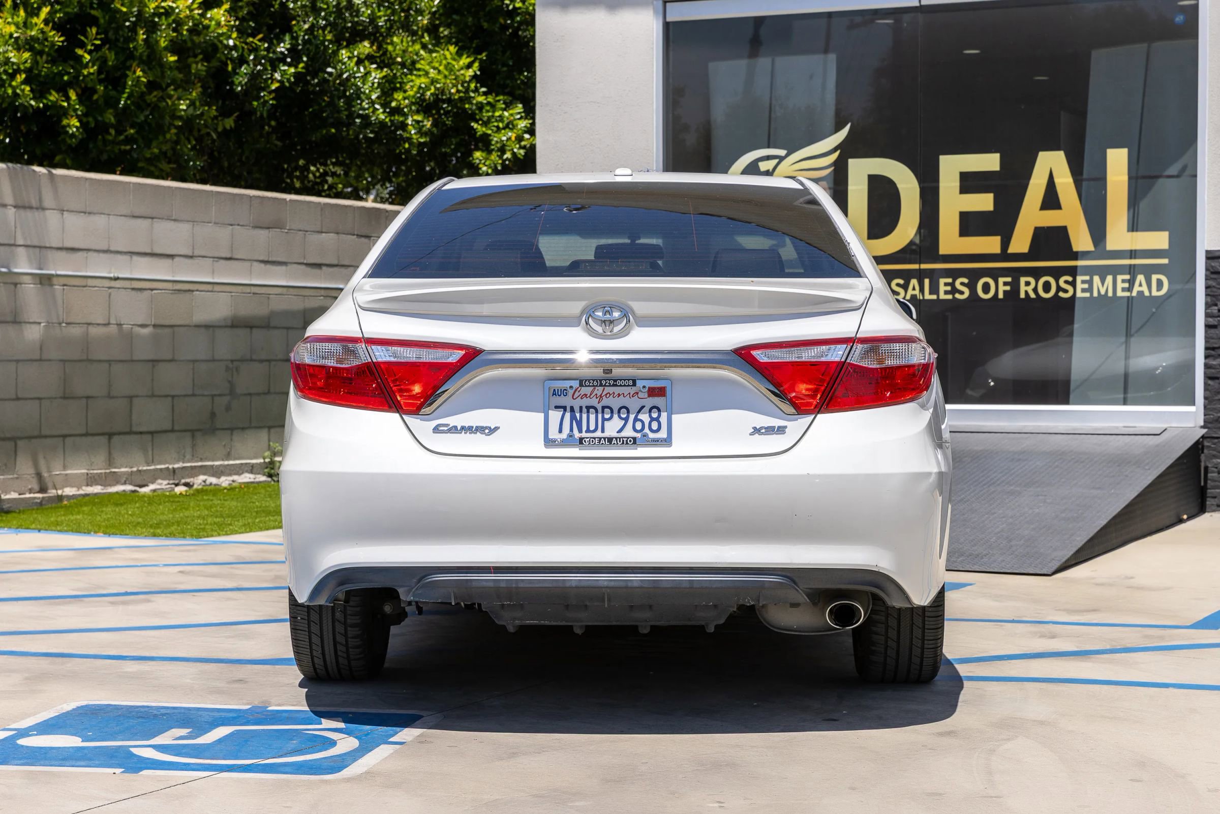 Used 2015 Toyota Camry XSE FWD image 12