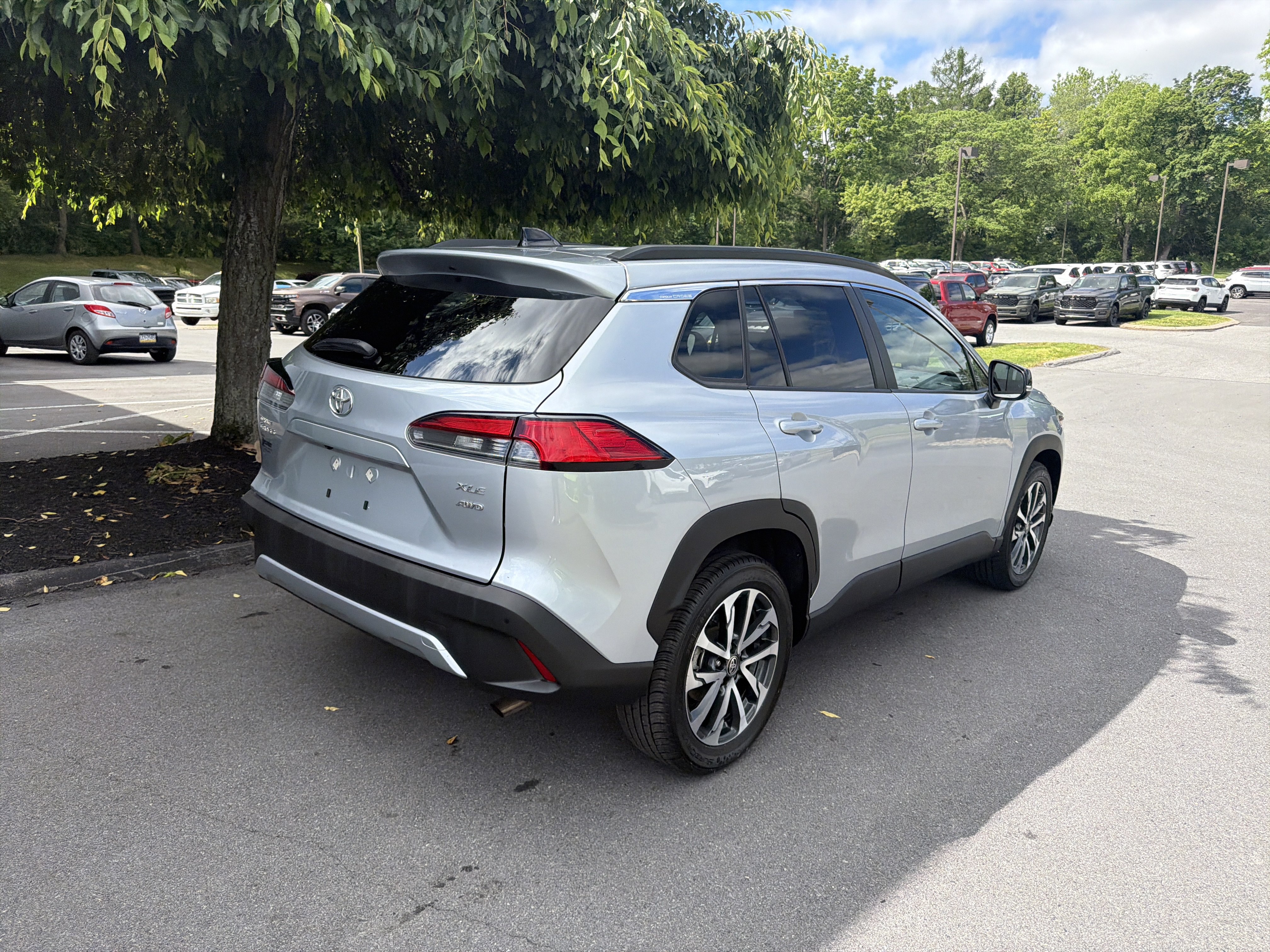 Used 2025 Toyota Corolla Cross XLE AWD/4WD video 3