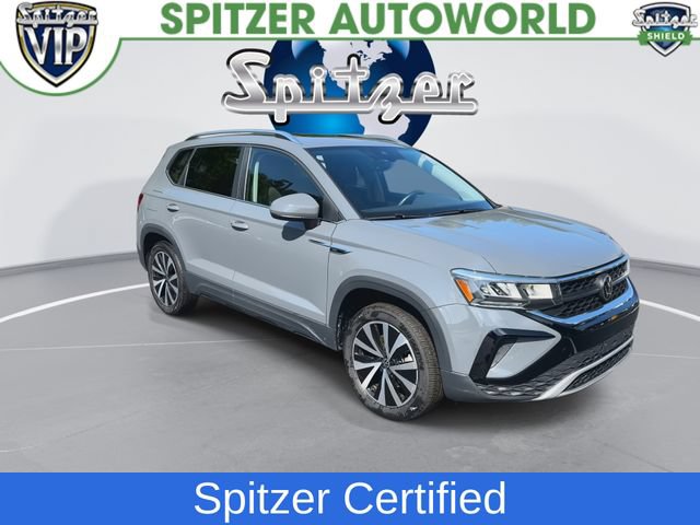Used 2023 Volkswagen Taos SE w/ Panoramic Sunroof Package AWD/4WD image 2