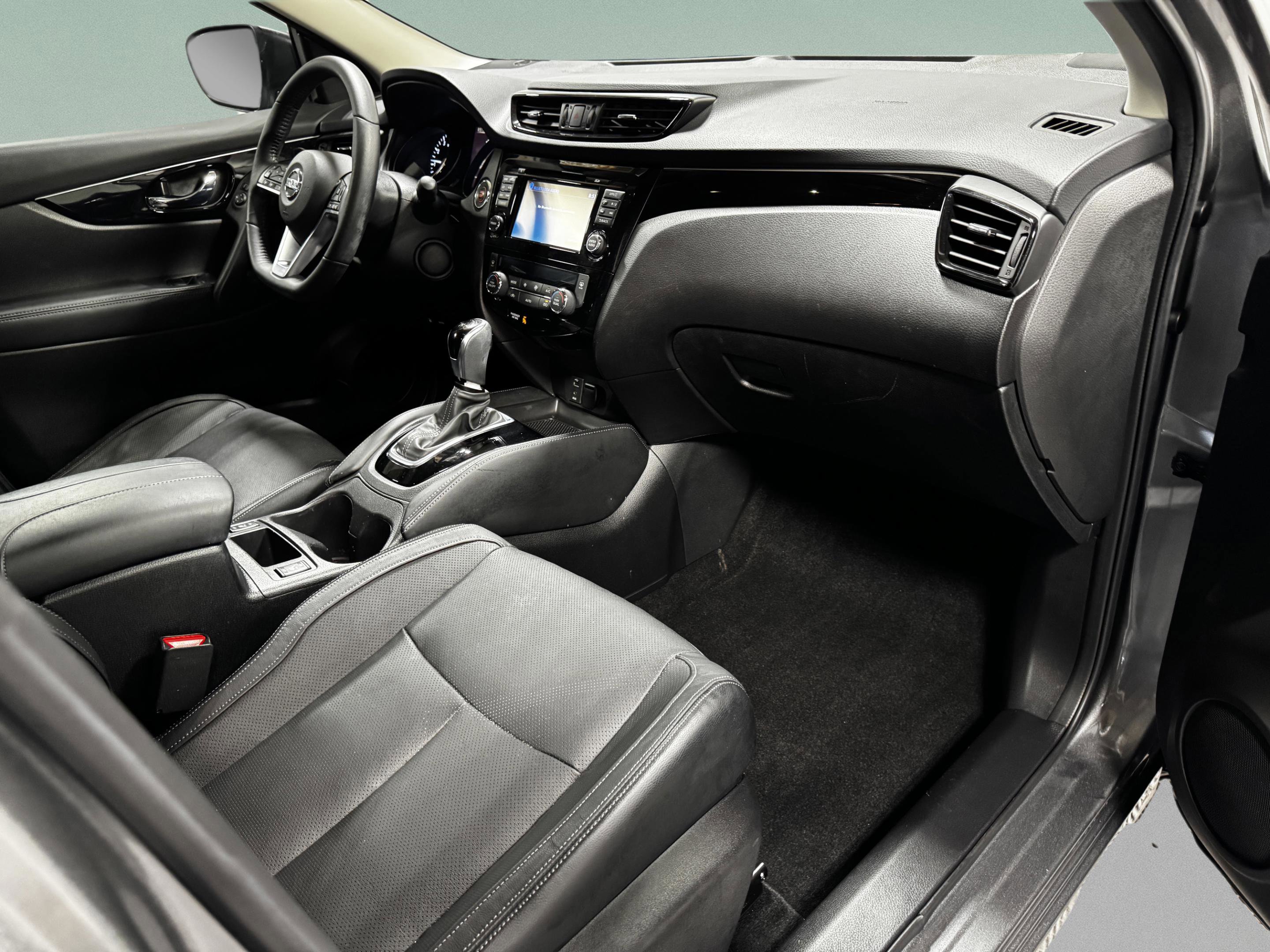 Used 2018 Nissan Rogue Sport SL w/ SL Premium Package image 11