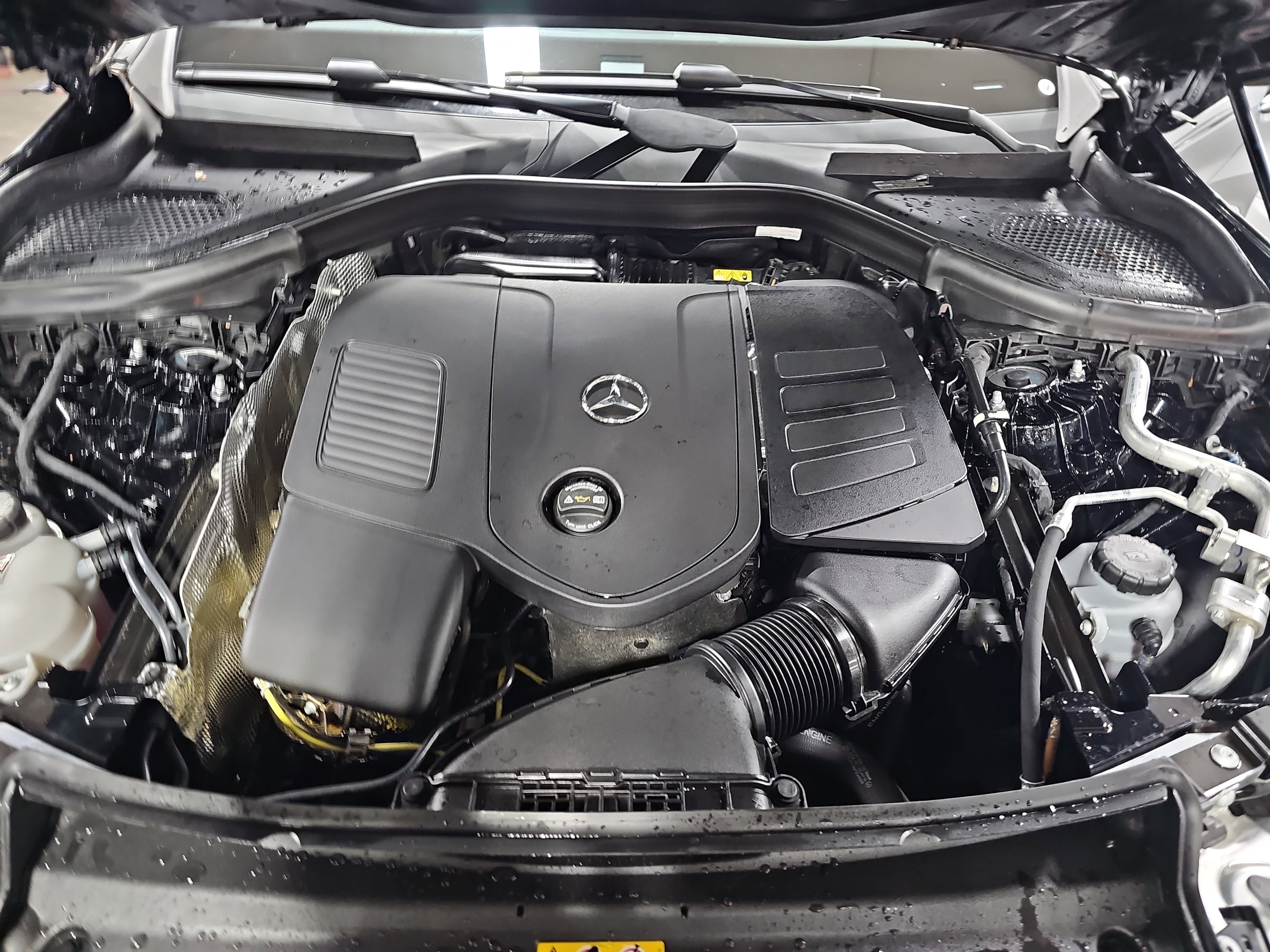 Certified 2025 Mercedes-Benz GLC 300 4MATIC image 33