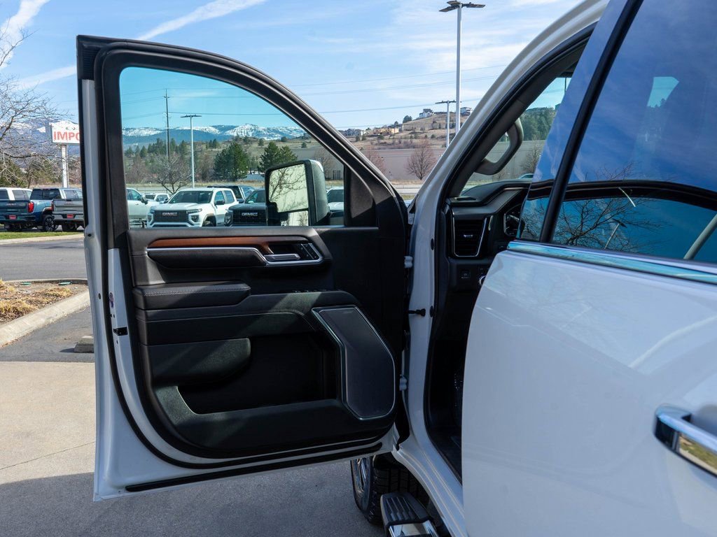Used 2024 GMC Sierra 2500 Denali w/ Technology Package image 18