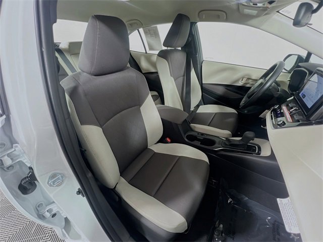 Used 2025 Toyota Corolla LE image 29