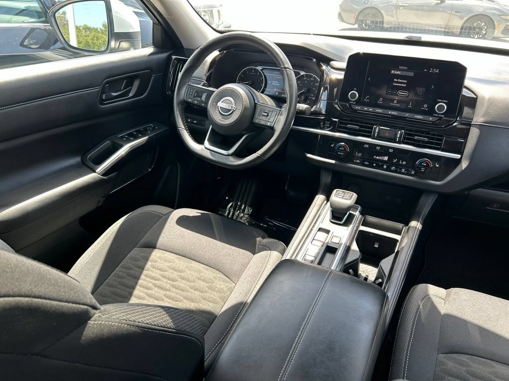 Certified 2025 Nissan Pathfinder SV w/ SV Premium Package FWD image 11