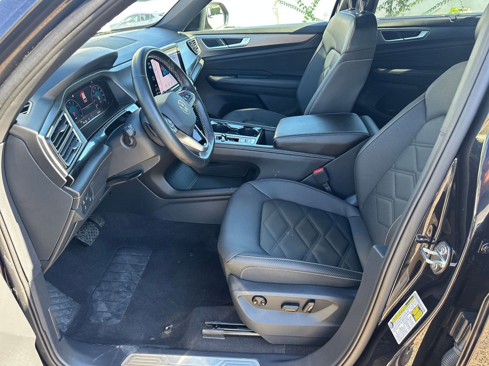 Used 2025 Volkswagen Atlas Cross Sport SE image 27