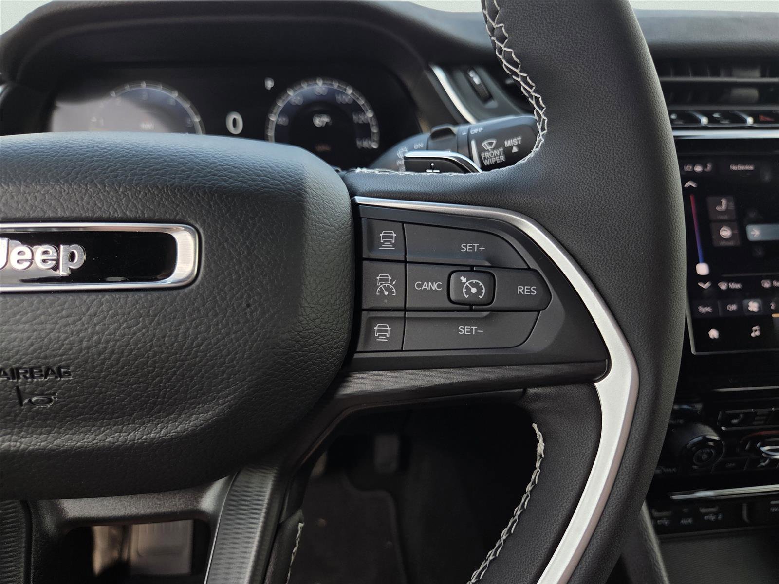 New 2025 Jeep Grand Cherokee Altitude image 28