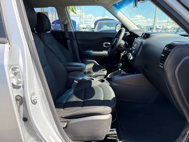 Used 2016 Kia Soul + FWD image 11