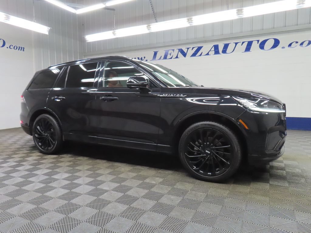 Used 2025 Lincoln Aviator Reserve w/ Equipment Group 201A AWD/4WD image 3