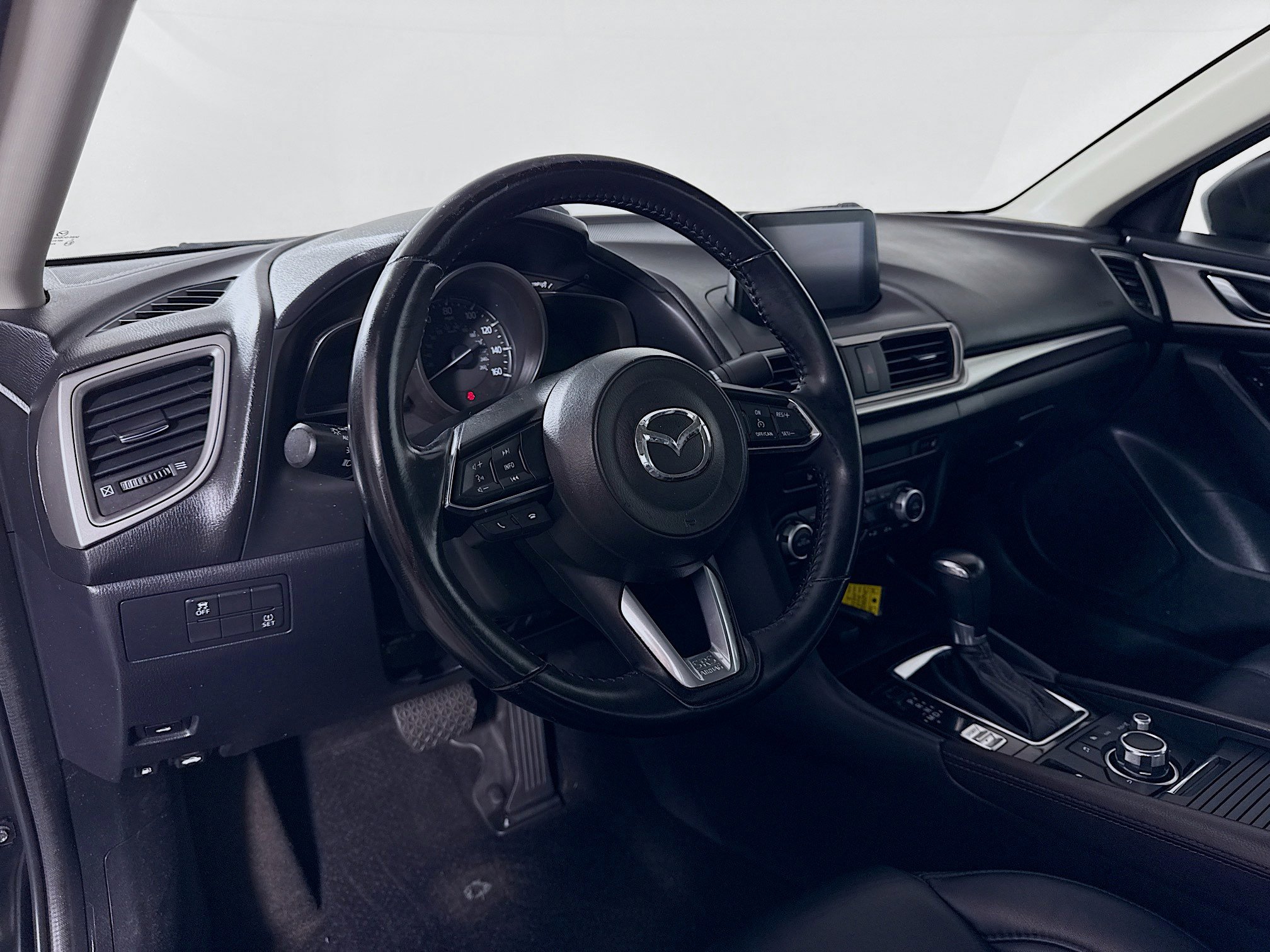 Used 2018 MAZDA MAZDA3 Touring FWD image 9