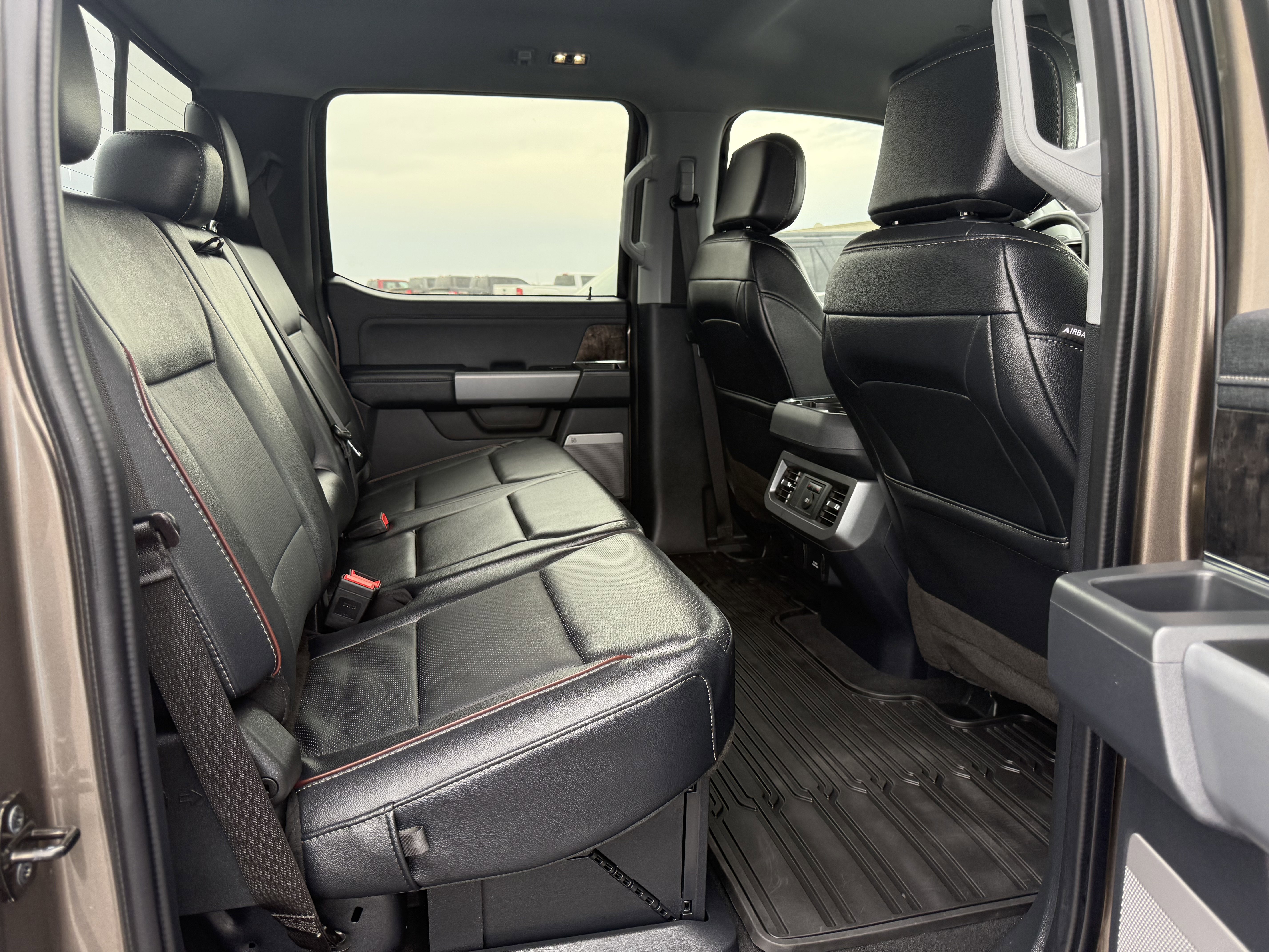 Used 2023 Ford F350 Lariat w/ Tow Technology Package image 11