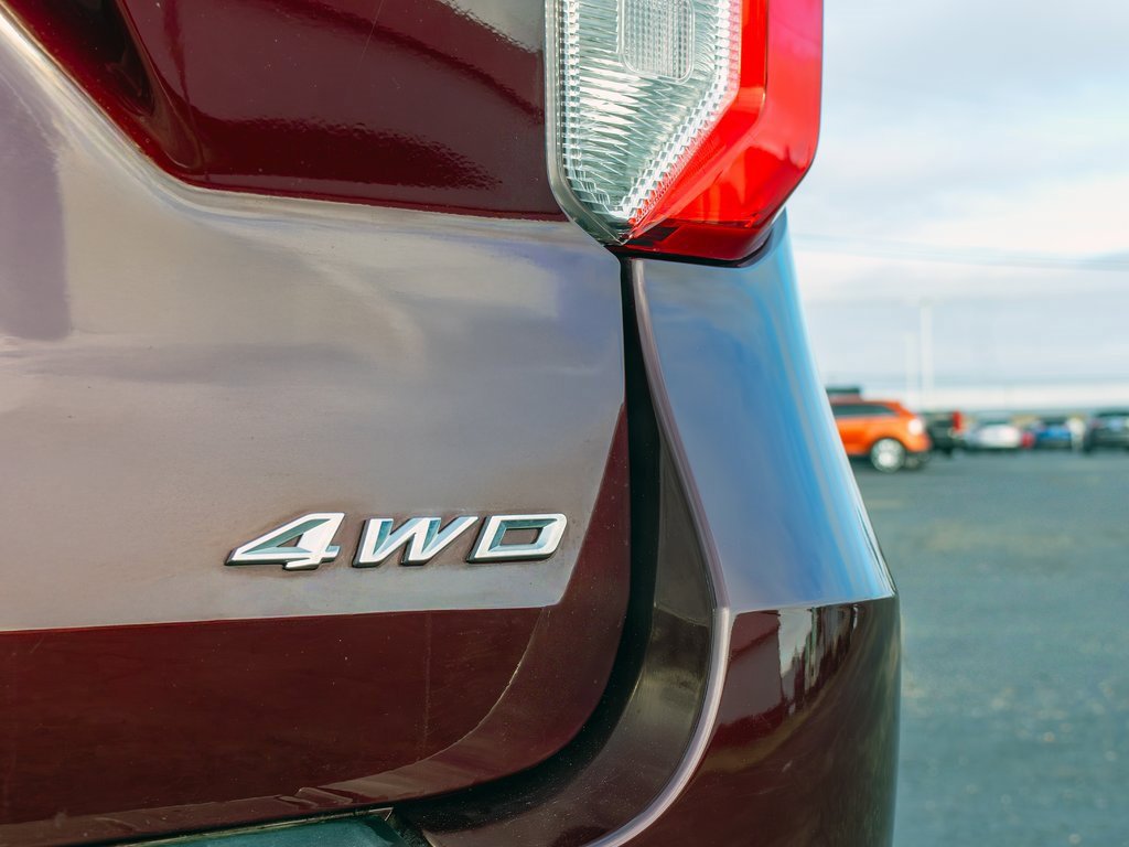 Used 2022 Ford Explorer XLT w/ Equipment Group 202A image 5