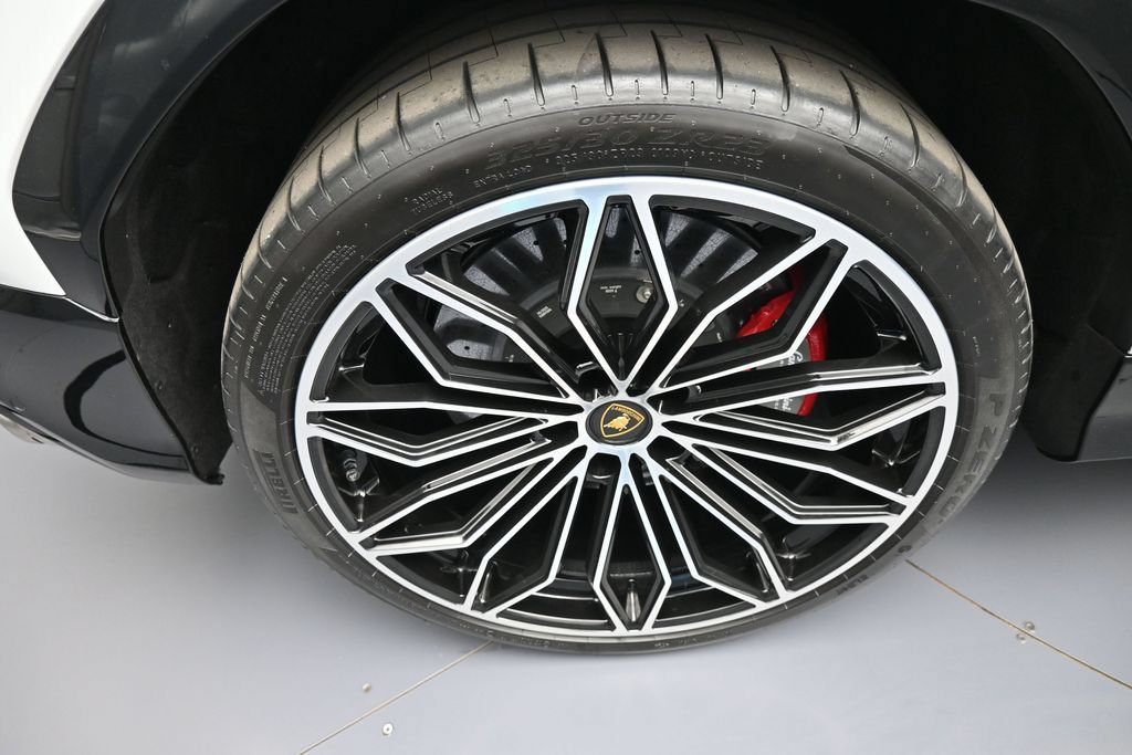 Used 2025 Lamborghini Urus SE AWD/4WD image 14