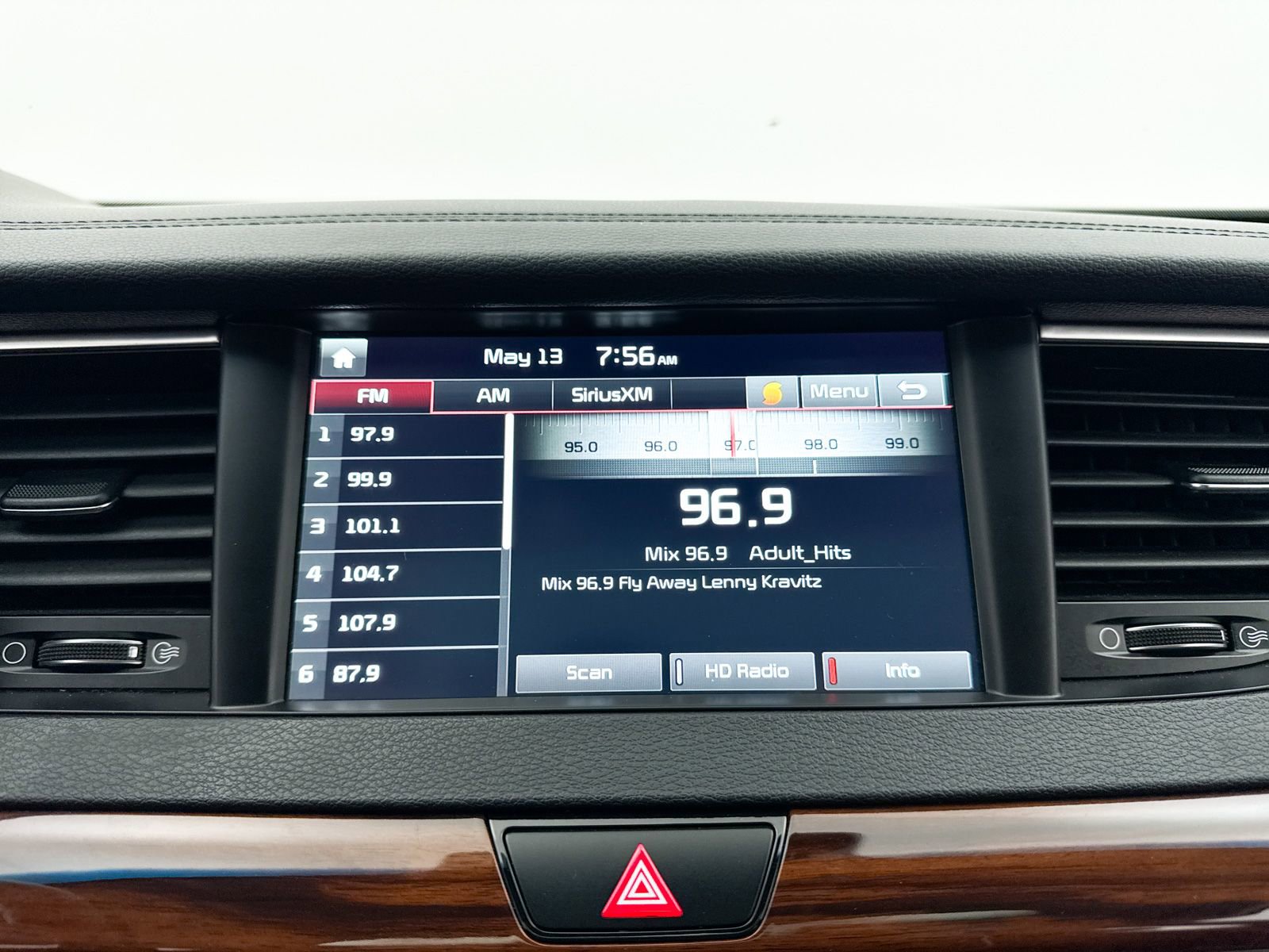 Used 2017 Kia Cadenza Technology FWD image 24