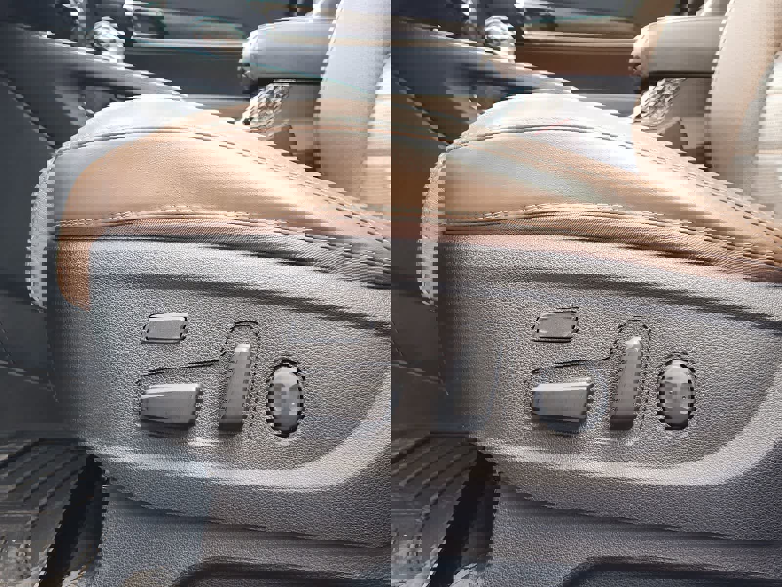 Certified 2020 Kia Telluride SX w/ SX Prestige Package image 24