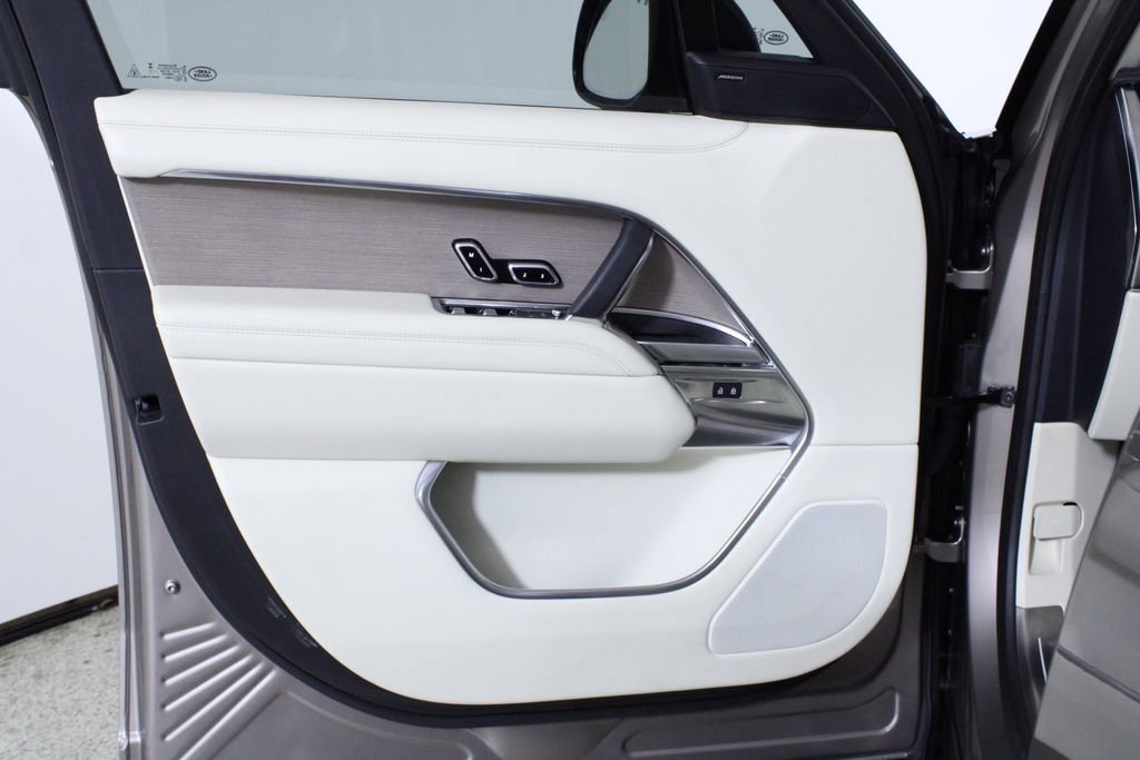 Used 2023 Land Rover Range Rover SE image 20