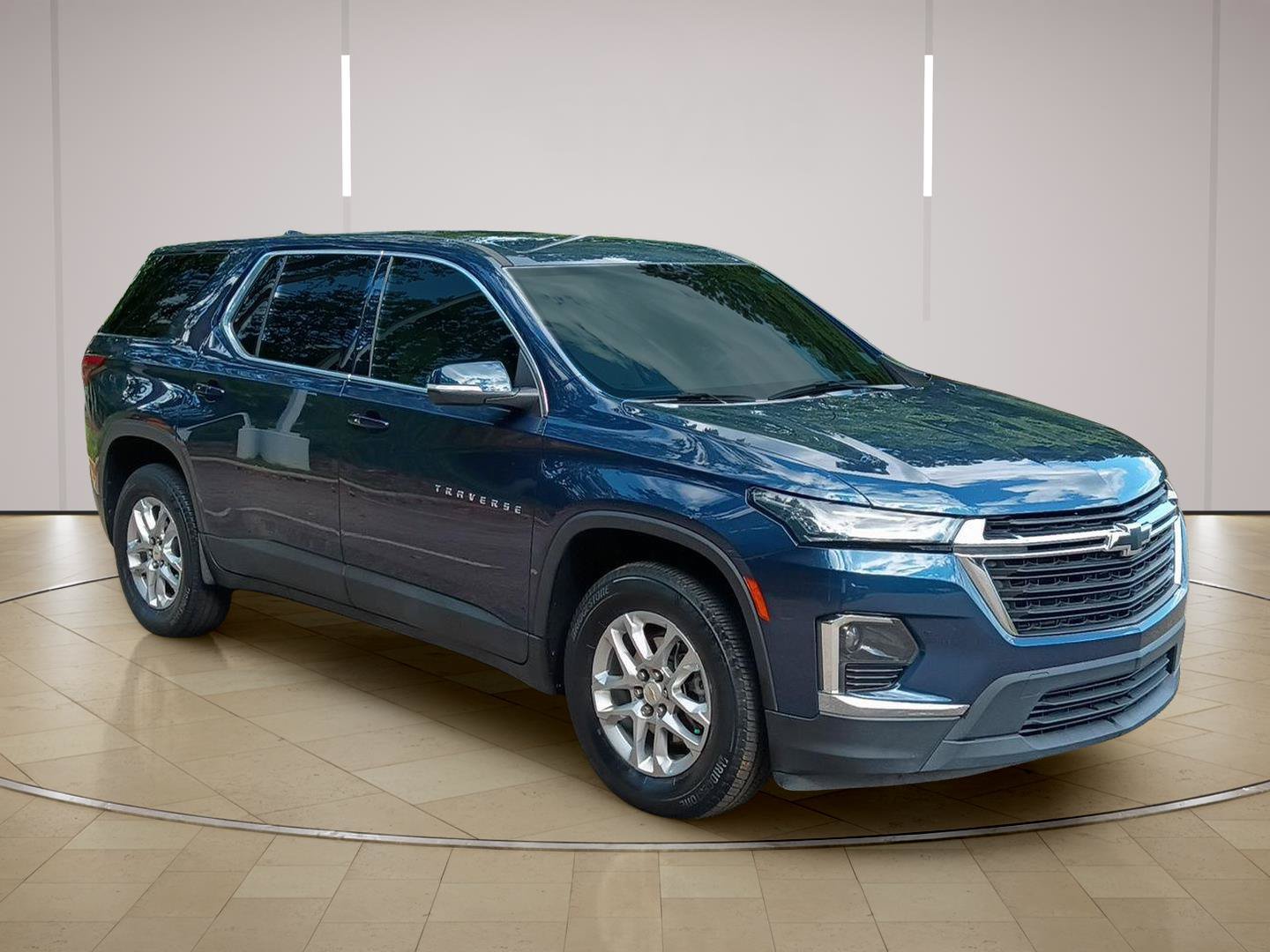 Used 2023 Chevrolet Traverse LS w/ Safety Package FWD image 9