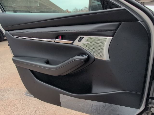 New 2026 MAZDA MAZDA3 Hatchback w/Premium Plus Pkg image 13