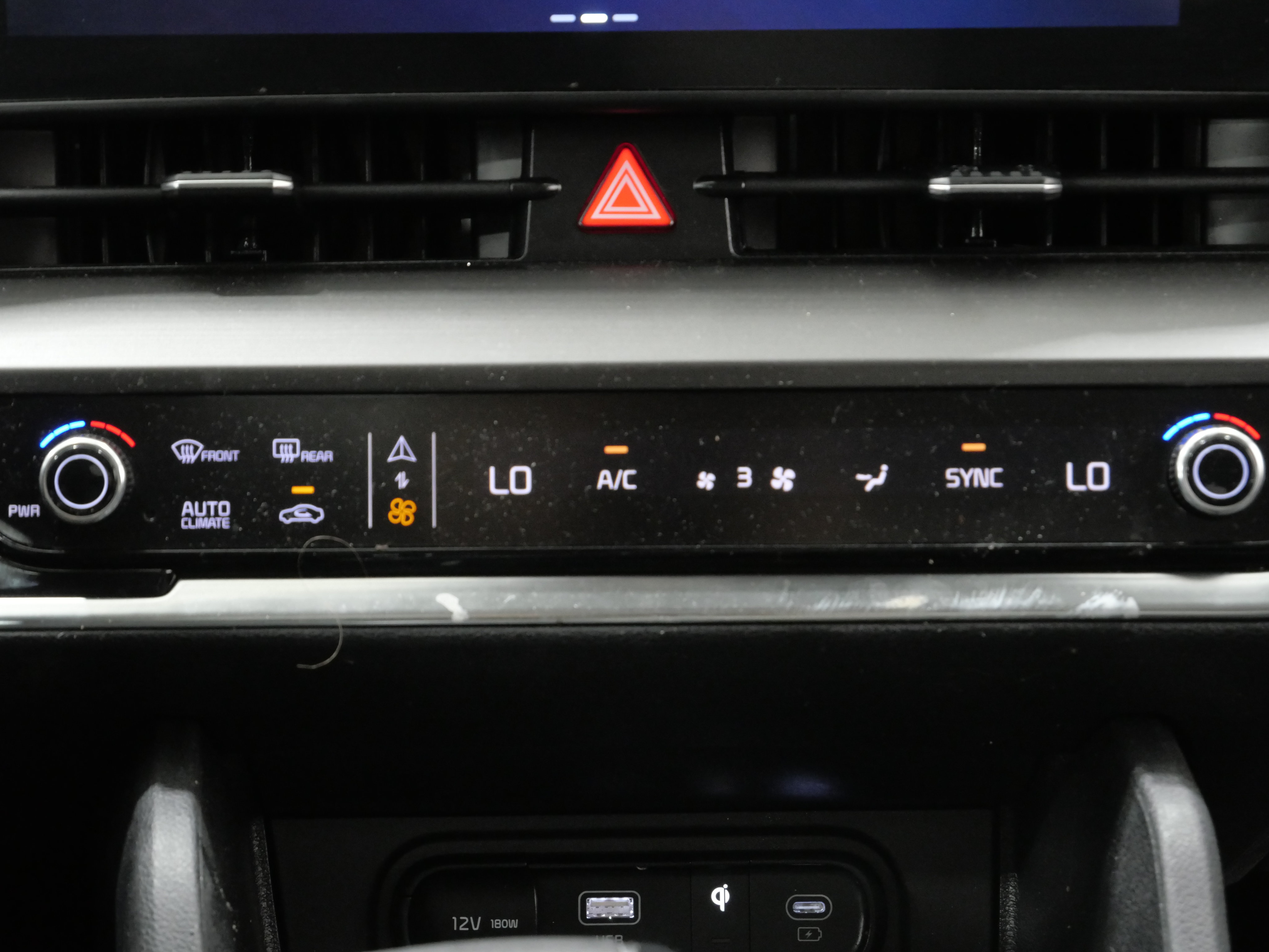 Used 2024 Kia Sportage EX AWD/4WD image 19