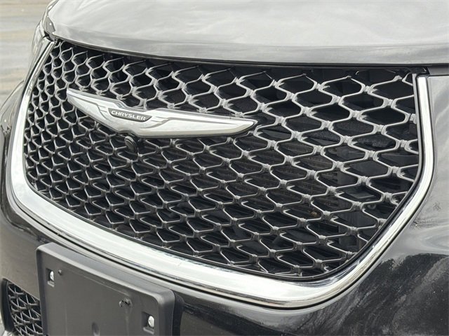 Used 2024 Chrysler Pacifica Touring-L image 17