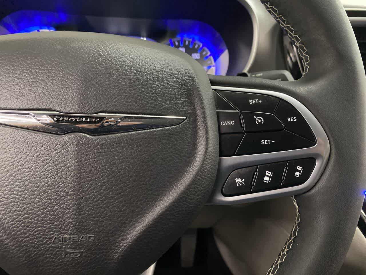 Used 2024 Chrysler Pacifica Touring-L FWD image 21