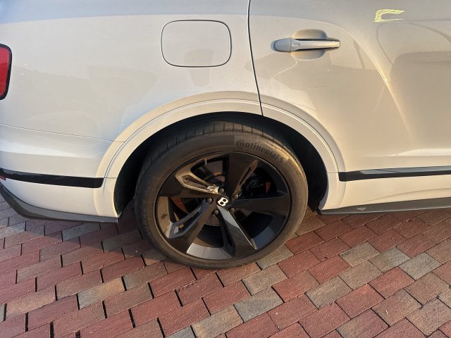 Used 2019 Bentley Bentayga AWD/4WD image 15