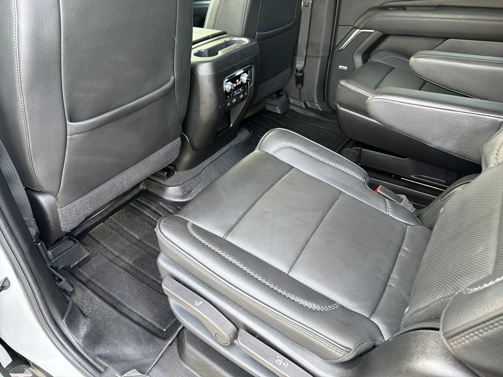 Used 2024 GMC Yukon XL Denali w/ Advanced Technology Package AWD/4WD image 39